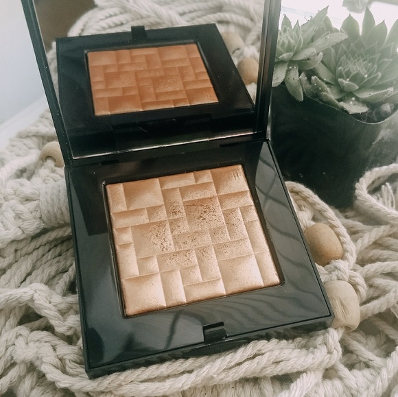 Bobbi Brown Highlighting Powder - Picture 2 of 3